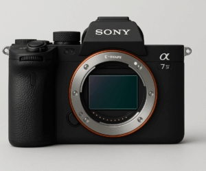 Sony Alpha a7 IV camera or Mac IV (full package)